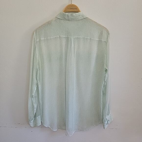 Equipment Femme Sheer Silk Button Up Blouse Large Long Sleeve Green Animal Print - Picture 2 of 10